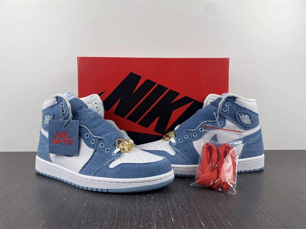 Air Jordan 1 High OG WMNS DM9036-104